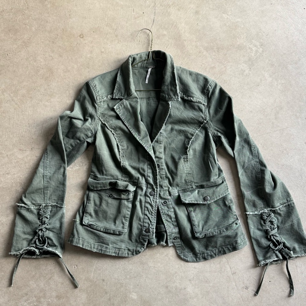 Free People Women’s Army Green Ruffles Fitted Cargo Snap Jacket Distressed Small